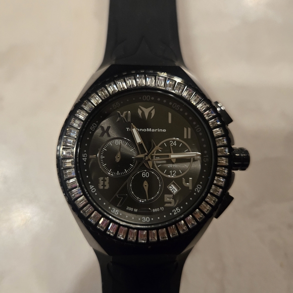 4 Technomarine Luxury Black and Gold Watch with Red Accents. New With Tags. - Picture 15 of 16